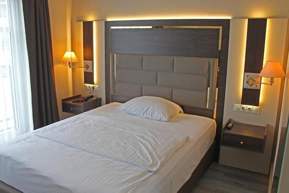 Frankfurt Hotel 4*